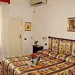 Piccolo Nel Centro Storico Di