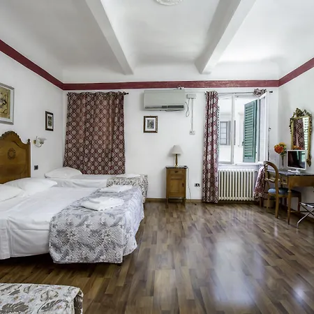 Piccolo Nel Centro Storico Di Hotel