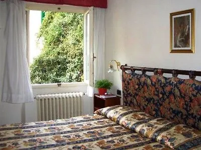Hotel Piccolo Hotel Nel Centro Storico Di Firenze 2*