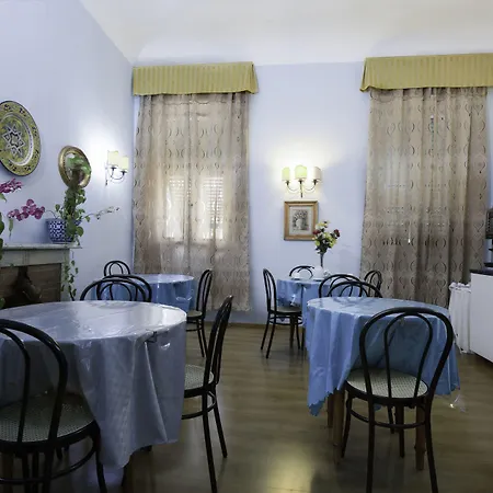 Piccolo Nel Centro Storico Di Hotel Florenz