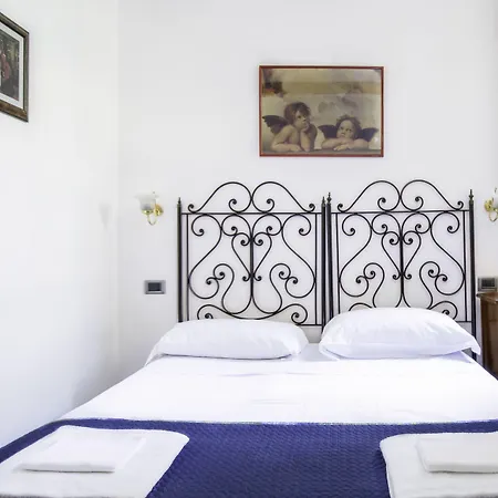 Piccolo Nel Centro Storico Di Hotel Florenz