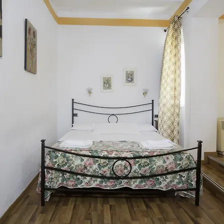 Piccolo Nel Centro Storico Di 2*