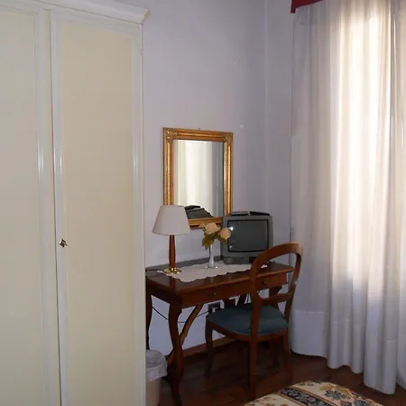Piccolo Nel Centro Storico Di Hotel Florenz